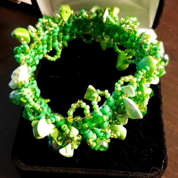Chunky Green Beaded Bracelet - Picture 1 of 2